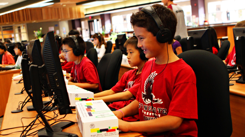 Students in the computer lab at Stonegate Elementary